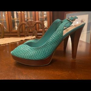 Gianni Bini Snakeskin Peep Toe Sling Back Platforms Heels Green Blue